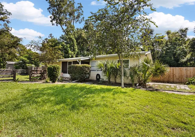 Photo 1 of Single family home for sale at 418 Ne 3rd Street, Trenton, FL 32693 | MLS# GC542756 | Listing updated on 2026-10-02