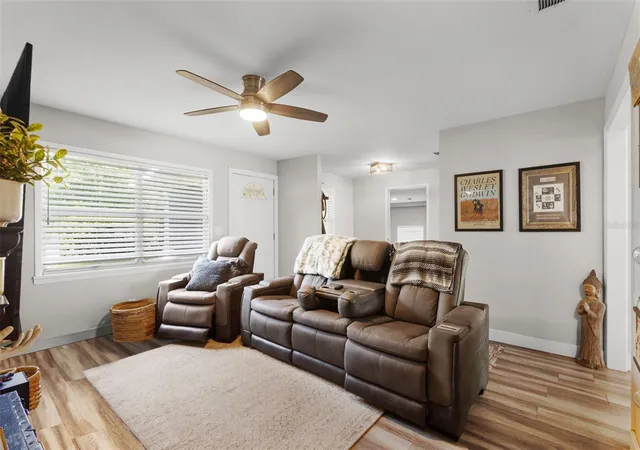 Photo 3 of Single family home for sale at 418 Ne 3rd Street, Trenton, FL 32693 | MLS# GC542756 | Listing updated on 2026-10-02