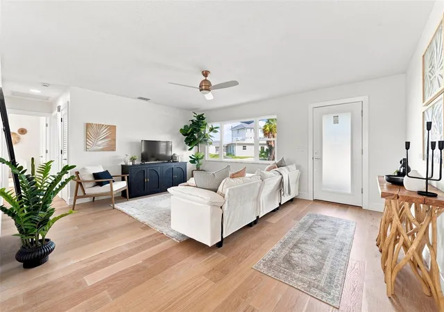 4th image of 360 145Th Ave E, Madeira Beach, FL 33708 | MLS# TB8539032