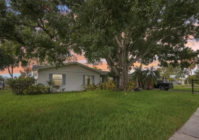 2nd image of 4008 Dana Shores Dr, Tampa, FL 33634 | MLS# TB8539033