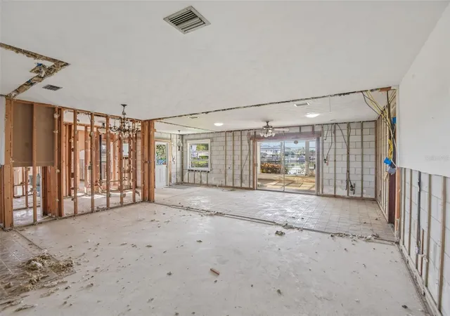 3rd image of 4008 Dana Shores Dr, Tampa, FL 33634 | MLS# TB8539033