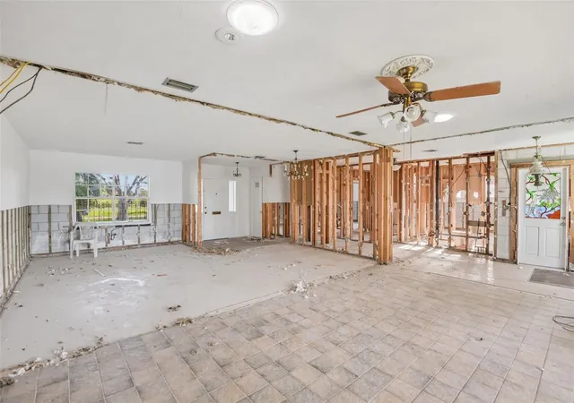 4th image of 4008 Dana Shores Dr, Tampa, FL 33634 | MLS# TB8539033