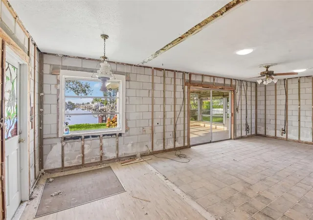5th image of 4008 Dana Shores Dr, Tampa, FL 33634 | MLS# TB8539033