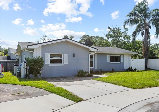 Photo 3 of Single family home for sale at 415 Maplewood Cir, Oldsmar, FL 34677 | MLS# TB8539039 | Listing updated on 2026-09-04