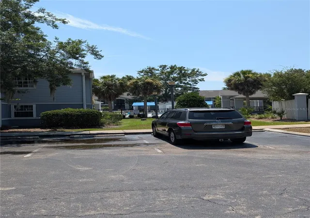 2nd image of 3705 Sw 27th St #318, Gainesville, FL 32608 | MLS# GC542758