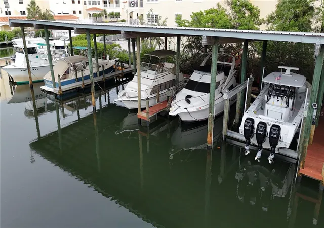 1st image of 480 Blackburn Point Rd #6, Osprey, FL 34229 | MLS# A4703031