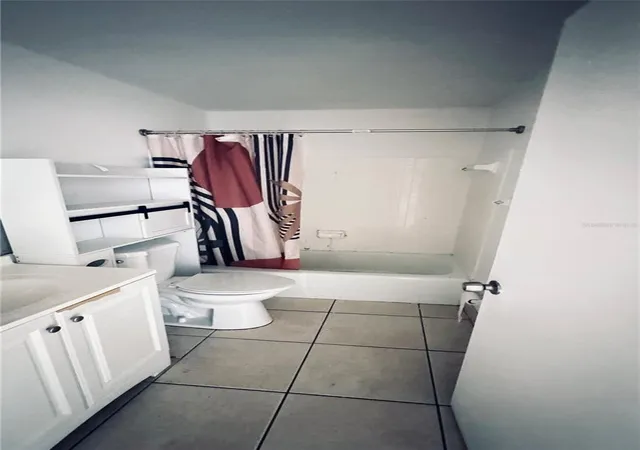 Listing Photo 2 - Condo for sale in building located at 4315 Aegean Dr, Tampa, FL 33611 - Unit #148C