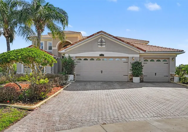 Photo 1 of Single family home for sale at 1711 Windward Oaks Ct, Kissimmee, FL 34746 | MLS# O6433747 | Listing updated on 2026-10-01