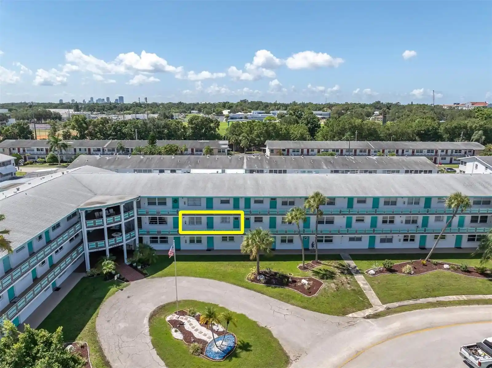 Listing Photo 2 - Condo for sale in 1900 59Th Ave N located at 1900 59Th Ave N, St. Petersburg, FL 33714 - Unit #212