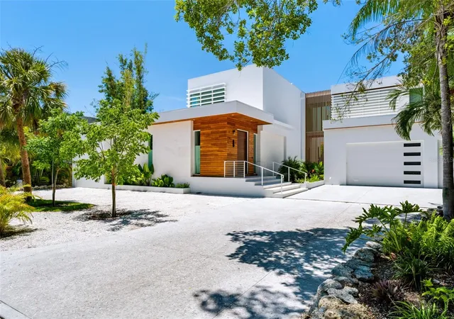 4th image of 1355 Roberts Bay Ln, Sarasota, FL 34242 | MLS# A4703037