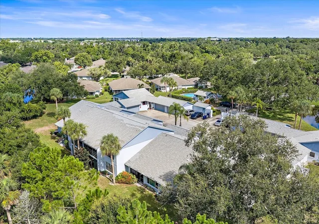 3rd image of 6347 Approach Rd #2F, Sarasota, FL 34238 | MLS# TB8539083