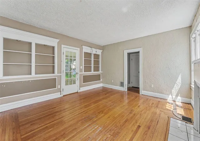 Photo 3 of Sale Pending at 2406 Fairmount Ave, Lakeland, FL 33803 | MLS# L4964303 | Listing updated on 2026-10-25