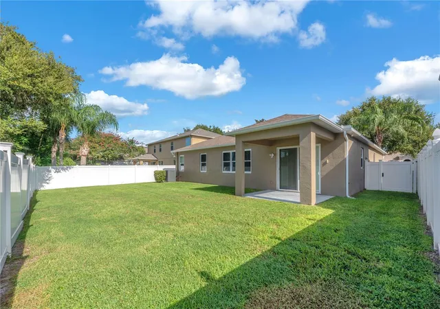 4th image of 1407 Rushgrove Cir, Dover, FL 33527 | MLS# TB8539086