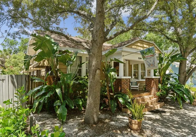 3rd image of 2319 W North B St, Tampa, FL 33609 | MLS# O6433763