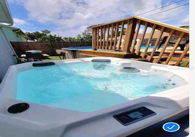 Photo 3 of Single family home for sale at 562 Flamingo Rd, Venice, FL 34293 | MLS# C7529609 | Listing updated on 2026-09-29