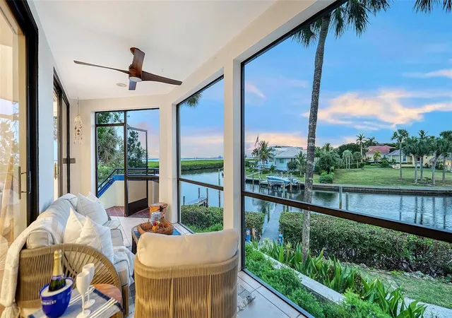 Photo 1 of Townhouse for sale at 1916 Harbourside Dr #804, Longboat Key, FL 34228 | MLS# A4703045 | Listing updated on 2026-10-09