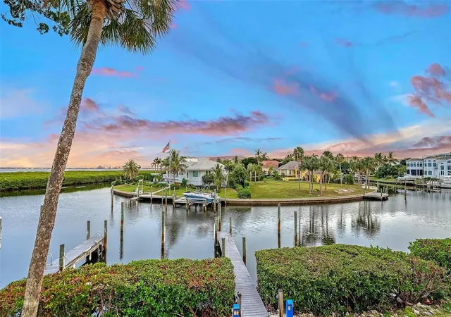 Photo 3 of Townhouse for sale at 1916 Harbourside Dr #804, Longboat Key, FL 34228 | MLS# A4703045 | Listing updated on 2026-10-09