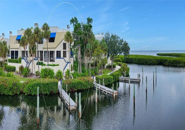 Photo 4 of Townhouse for sale at 1916 Harbourside Dr #804, Longboat Key, FL 34228 | MLS# A4703045 | Listing updated on 2026-10-09