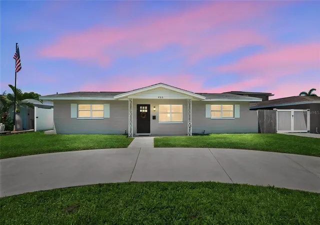 Photo 1 of Single family home for sale at 933 41st Avenue NE, Saint Petersburg, FL 33703 | MLS# TB8539092 | Listing updated on 2026-10-13