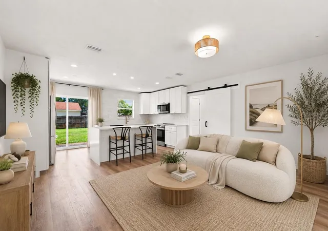 Photo 4 of Single family home for sale at 933 41st Avenue NE, Saint Petersburg, FL 33703 | MLS# TB8539092 | Listing updated on 2026-10-13