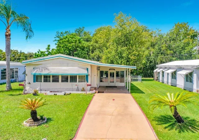 Photo 1 of Manufactured home for sale at 1157 Capella Dr, Tavares, FL 32778 | MLS# G5116488 | Listing updated on 2026-09-06
