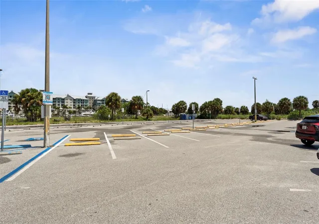 2nd image of 800 Bahia Del Sol Dr, RUSKIN, FL 33570