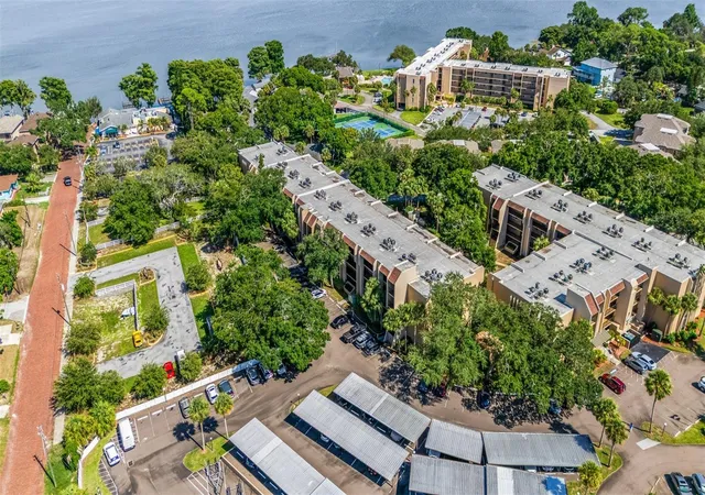Listing Photo 3 - Condo for sale in building located at 90 Highland Ave S, Tarpon Springs, FL 34689 - Unit #402