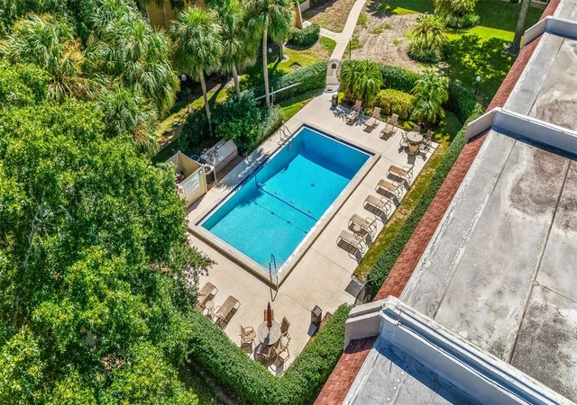 Listing Photo 4 - Condo for sale in building located at 90 Highland Ave S, Tarpon Springs, FL 34689 - Unit #402