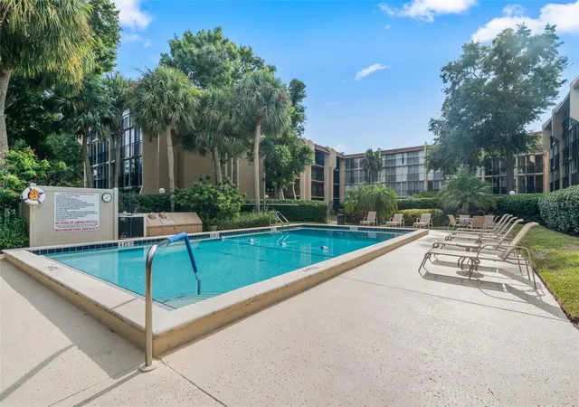 Listing Photo 5 - Condo for sale in building located at 90 Highland Ave S, Tarpon Springs, FL 34689 - Unit #402
