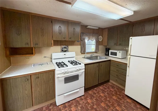 4th image of 170 E Cowpen Lake Point Rd, Hawthorne, FL 32640 | MLS# GC542767