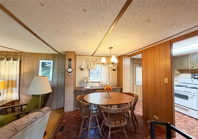5th image of 170 E Cowpen Lake Point Rd, Hawthorne, FL 32640 | MLS# GC542767