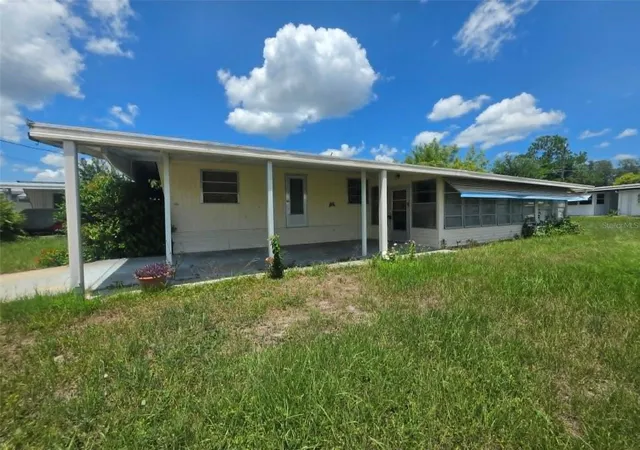 4th image of 1404 Highland Ave, Tavares, FL 32778 | MLS# OM730462