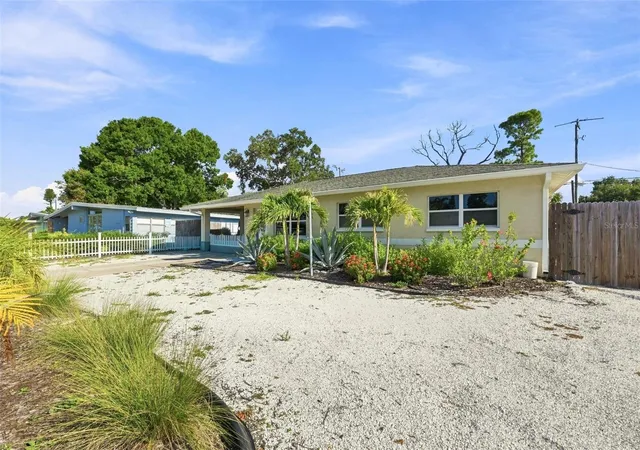 3rd image of 2304 Stanford Ave, Bradenton, FL 34207 | MLS# TB8539128