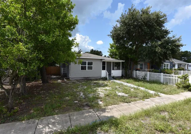 Photo 3 of Single family home for sale at 4642 10th Avenue S, Saint Petersburg, FL 33711 | MLS# TB8539131 | Listing updated on 2026-08-21