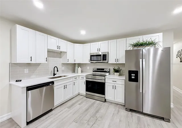 Photo 4 of Single family home for sale at 38910 Merrell Ave, Umatilla, FL 32784 | MLS# O6433787 | Listing updated on 2026-09-16