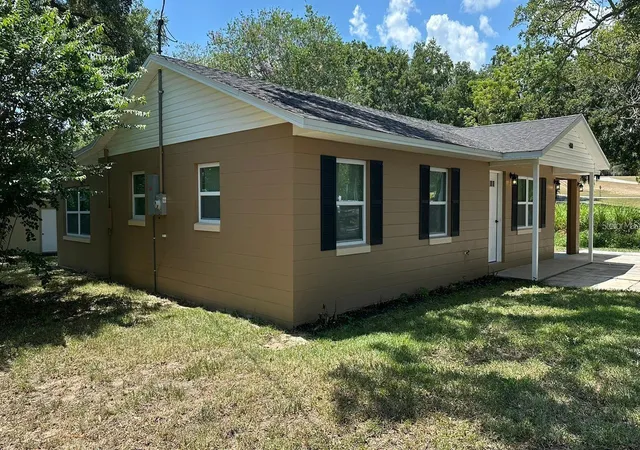 2nd image of 400 Pennsylvania Ave, Fruitland Park, FL 34731 | MLS# O6433790
