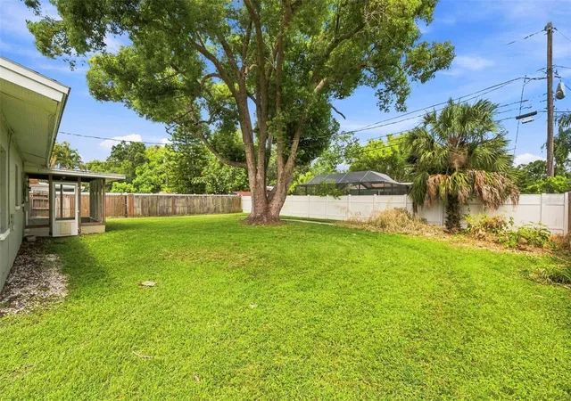 Photo 4 of Sale Pending at 610 12th Street NW, Largo, FL 33770 | MLS# TB8539137 | Listing updated on 2026-08-29