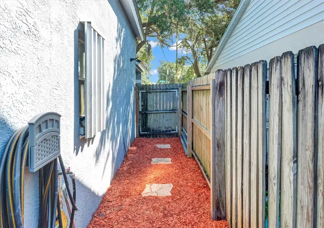4th image of 22817 Saint Thomas Cir, Lutz, FL 33549 | MLS# TB8539138