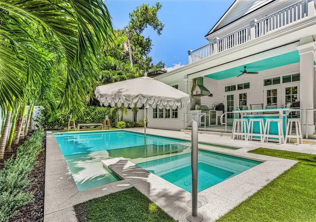 3rd image of 1426 S Osprey Ave, Sarasota, FL 34239 | MLS# A4703064