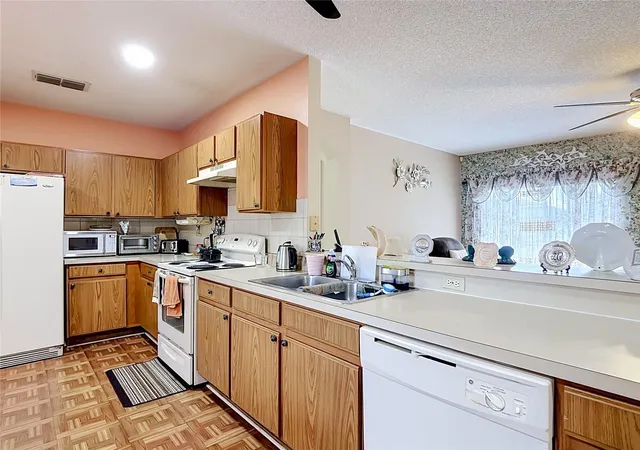Photo 5 of Single family home for sale at 1014 Deddington Pl, Kissimmee, FL 34758 | MLS# O6433803 | Listing updated on 2026-09-02