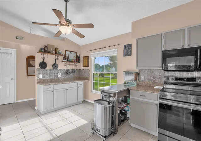 4th image of 418 Grovepark Dr, Davenport, FL 33837 | MLS# O6433804