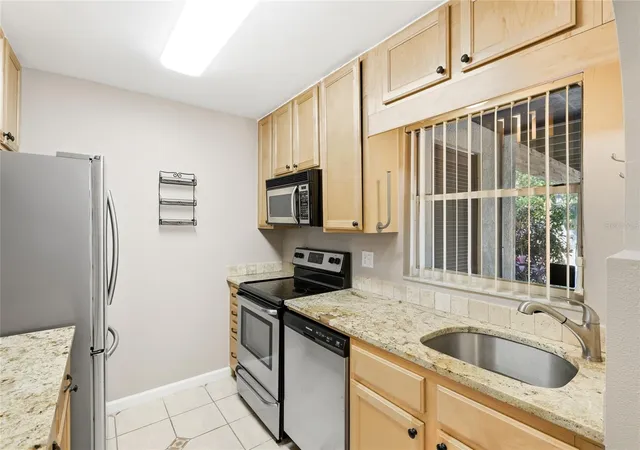 Listing Photo 5 - Condo for sale in building located at 3365 Ramblewood Dr N, SARASOTA, FL 34237 - Unit #35C8