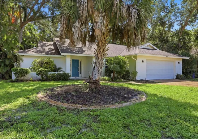 Photo 2 of Single family home for sale at 4537 Chimney Crk Dr, Sarasota, FL 34235 | MLS# A4703067 | Listing updated on 2026-08-16