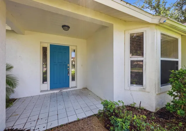 Photo 3 of Single family home for sale at 4537 Chimney Crk Dr, Sarasota, FL 34235 | MLS# A4703067 | Listing updated on 2026-08-16