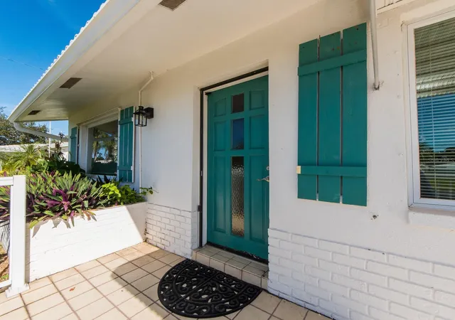 2nd image of 9157 140th Wy, Seminole, FL 33776 | MLS# TB8539156