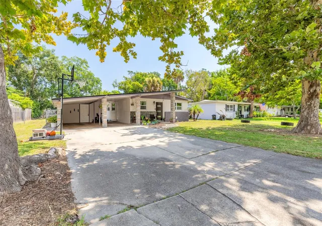 Photo 3 of Single family home for sale at 645 Westward Cir, Daytona Beach, FL 32117 | MLS# V4950740 | Listing updated on 2026-09-12