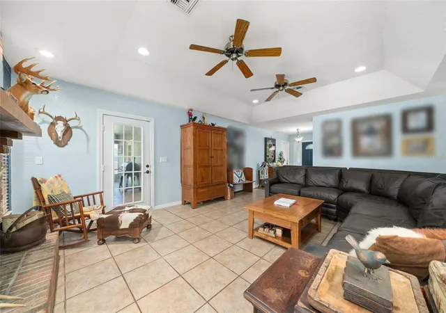 Photo 4 of Single family home for sale at 510 Edgewood Dr, Fort Meade, FL 33841 | MLS# P4939605 | Listing updated on 2026-08-29