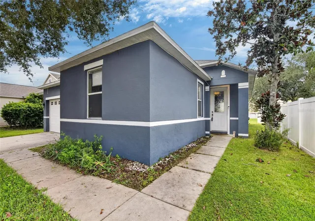 Photo 4 of Single family home for sale at 4951 Whistling Pines Ct, Wesley Chapel, FL 33545 | MLS# TB8539173 | Listing updated on 2026-09-04