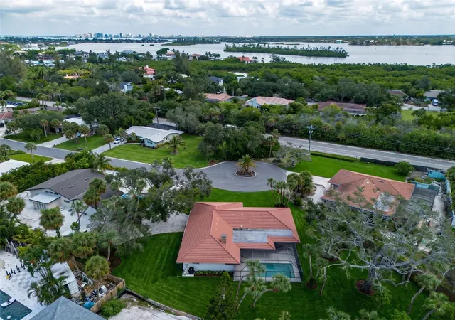 Photo 3 of Single family home for sale at 670 Venice Ln, Sarasota, FL 34242 | MLS# C7529628 | Listing updated on 2026-08-25