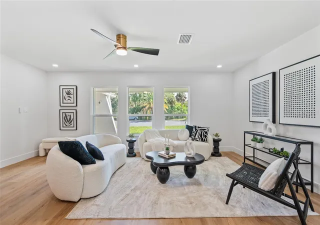 Photo 4 of Single family home for sale at 670 Venice Ln, Sarasota, FL 34242 | MLS# C7529628 | Listing updated on 2026-08-25